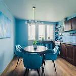 Top-floor Retreat Near Old Town Апартаменты