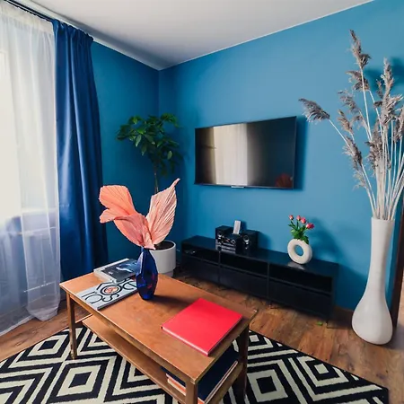 Apartment Top-floor Retreat Near Old Town *