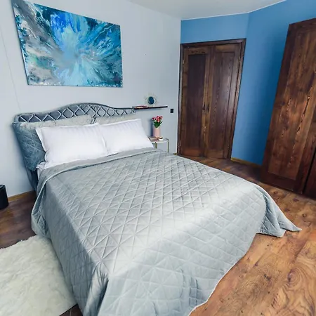 Top-floor Retreat Near Old Town וילנה