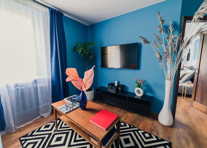 Apartment Top-floor Retreat Near Old Town *