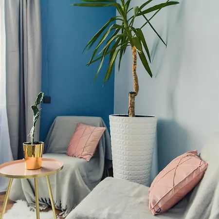 Top-floor Retreat Near Old Town Apartment *