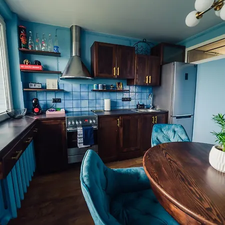 Apartment Top-floor Retreat Near Old Town