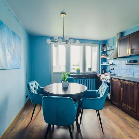 Top-floor Retreat Near Old Town Apartment
